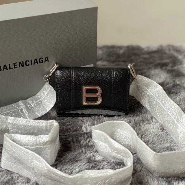 Hourglass mini top wallet on chain