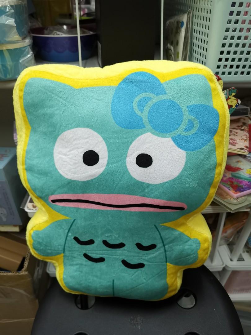 日本正版sanrio Hangyodon 水怪魚怪河怪半魚人x Hello Kitty 抱枕cushion 靠墊 其他 其他 Carousell