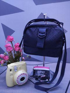 Auth Tommy Hilfiger 2-way sling bag