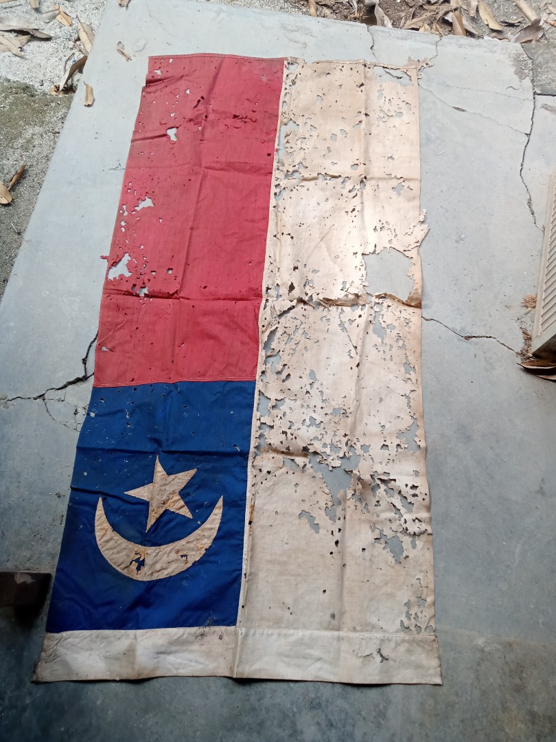 Bendera lama melaka, Antiques, Vintage Collectibles on Carousell