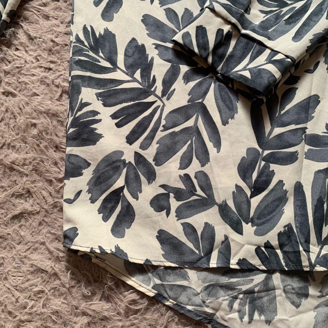 Blouse bunga (Category: Blouses) located in Shah Alam. Submitted by easyan24 (Listing ID 1135531998, Image 3). Description: Tak pernah pakai! -shoulder 15’ -bust 20’ -top length front 27’, back 30’ Material - crepe Opacity 9/10 .