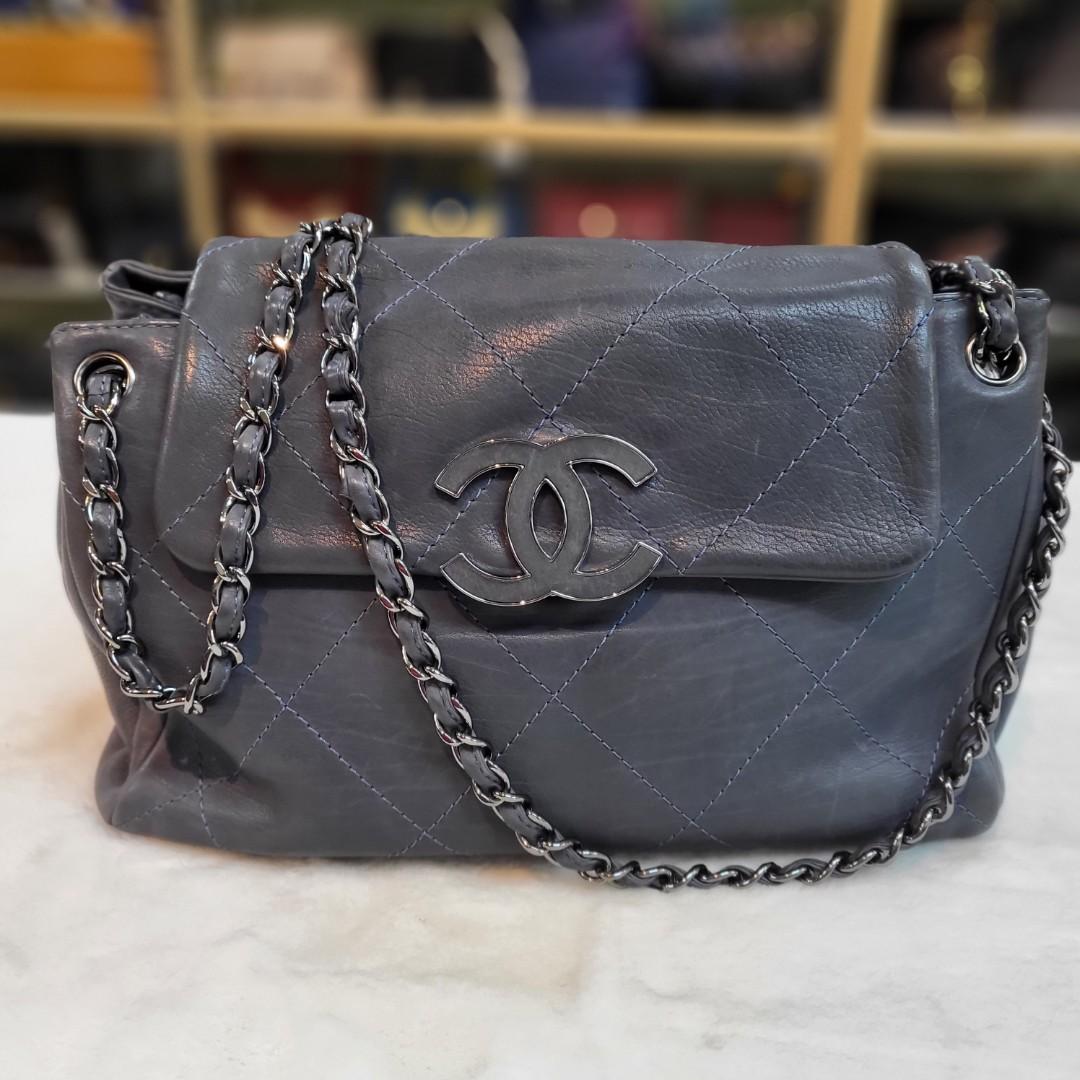Chanel Hamptons Flap, Luxury, Bags & Wallets on Carousell