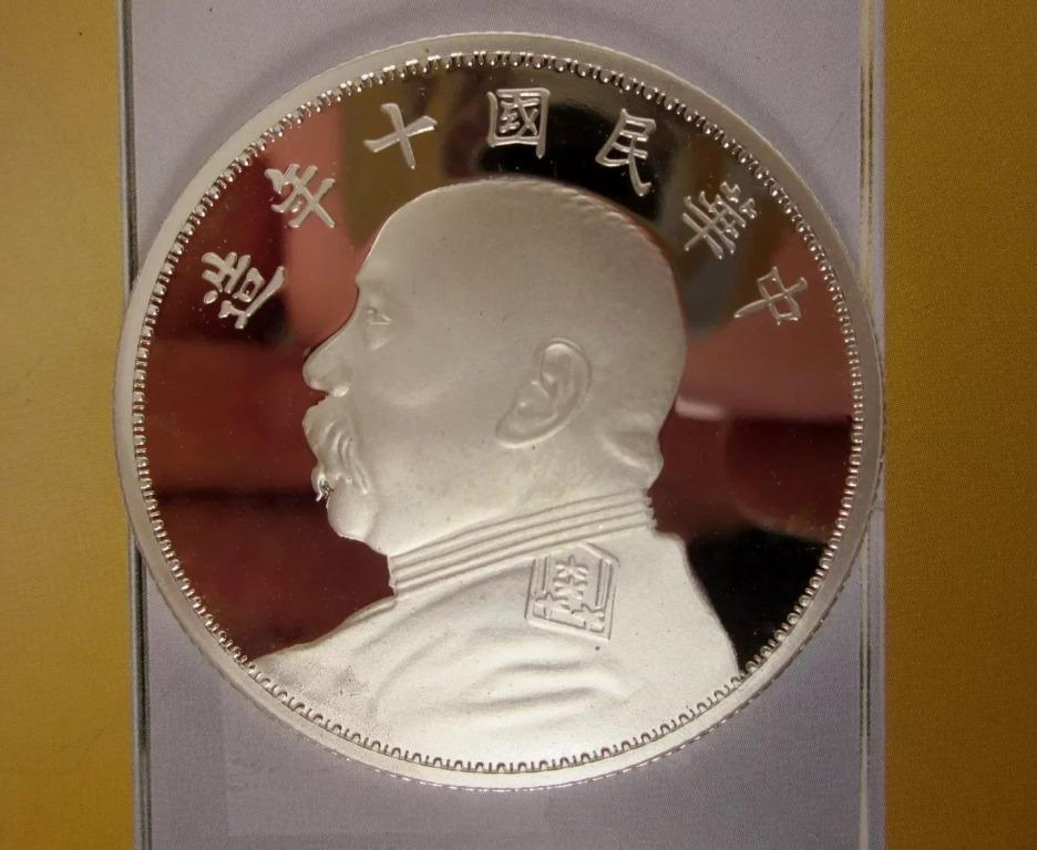 Taiwan coin Year of the Dragon 10 Yuan real 2000 UNC 