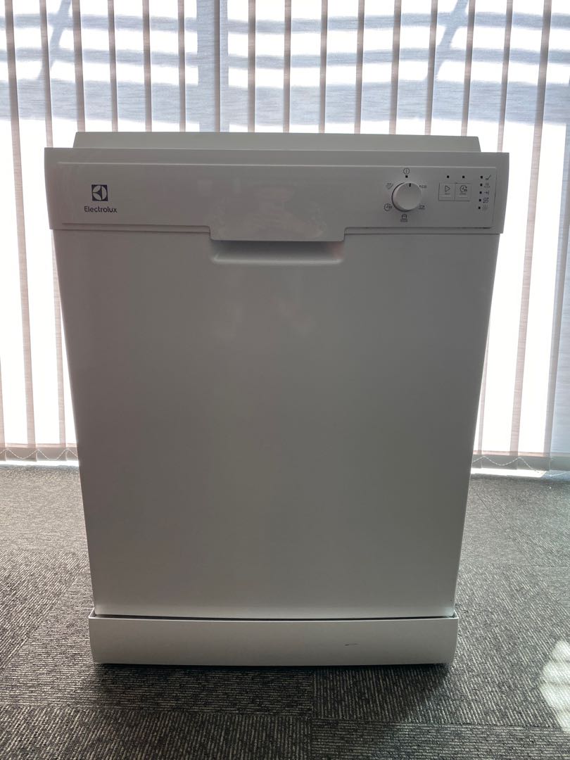 Electrolux Dishwasher Model ESF5206LOW PRISTINE CONDITION , TV & Home