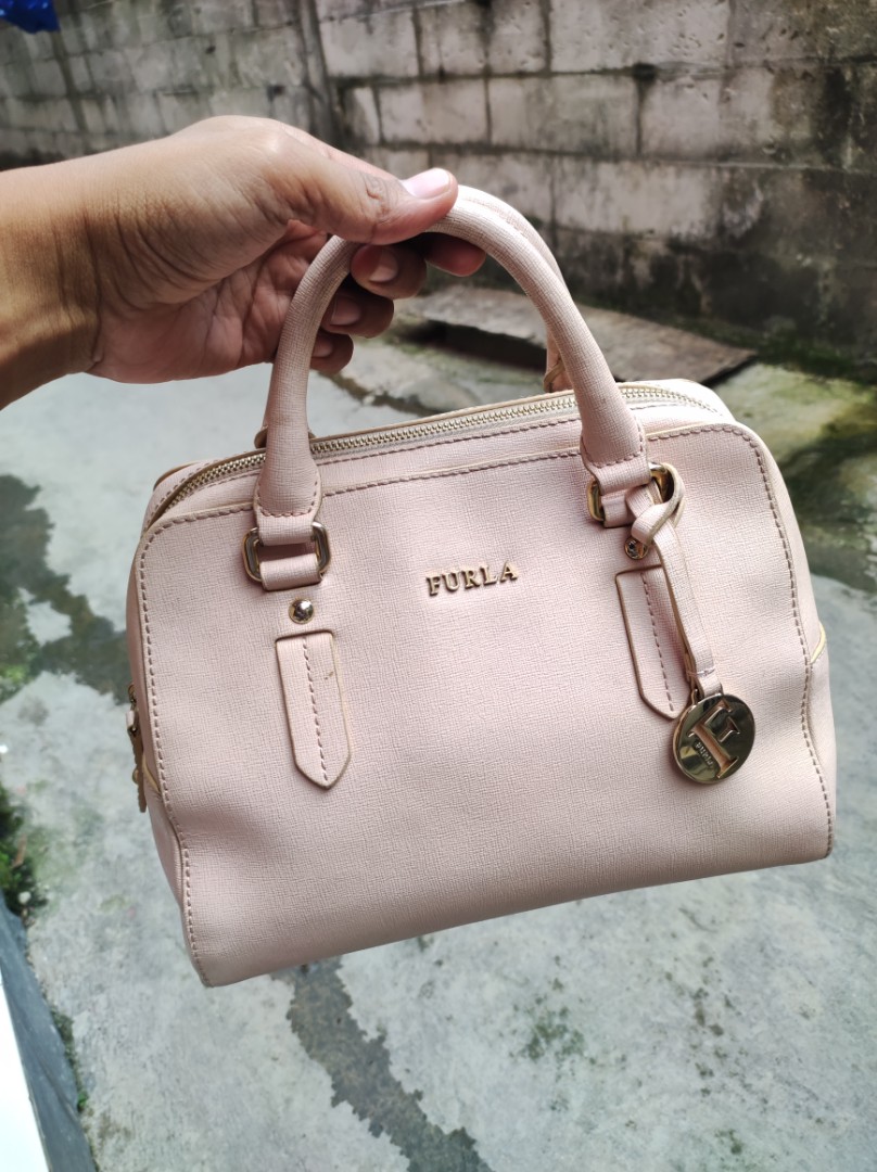 furla black bolsa with gold chain