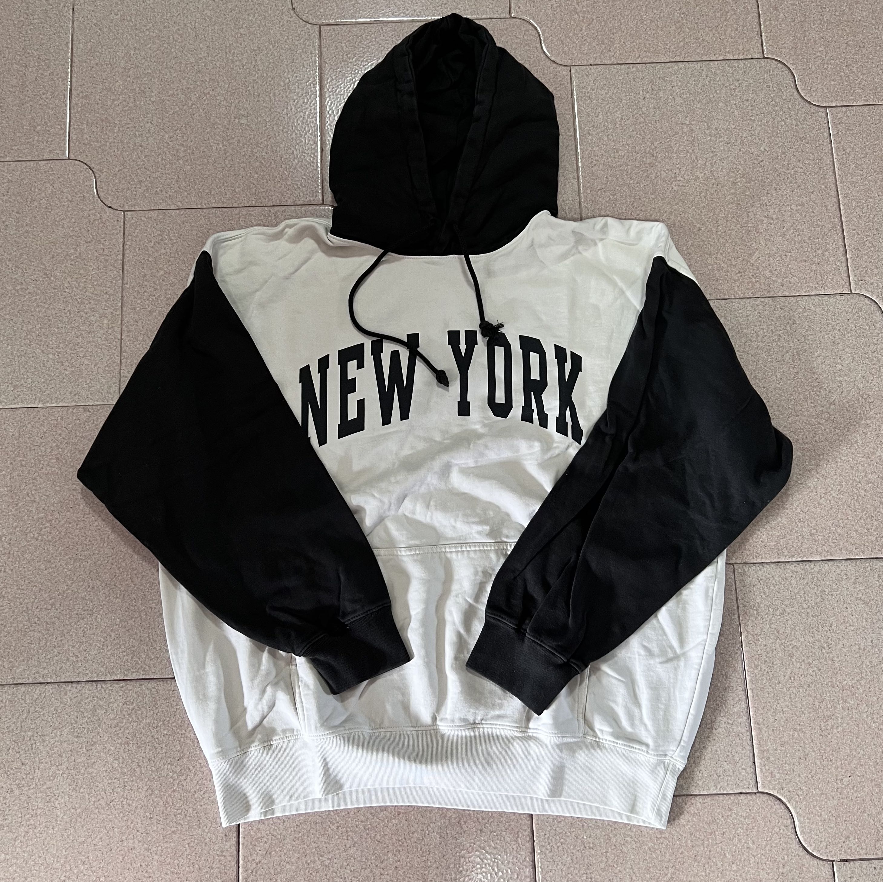 INSTOCKS brandy melville oversized christy new york hoodie