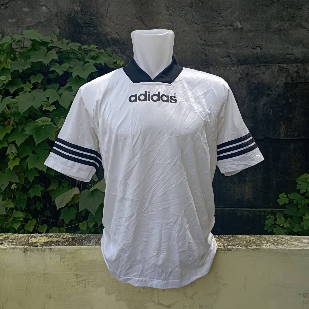 jersey adidas vintage, Fesyen Pria, Pakaian , Atasan di Carousell