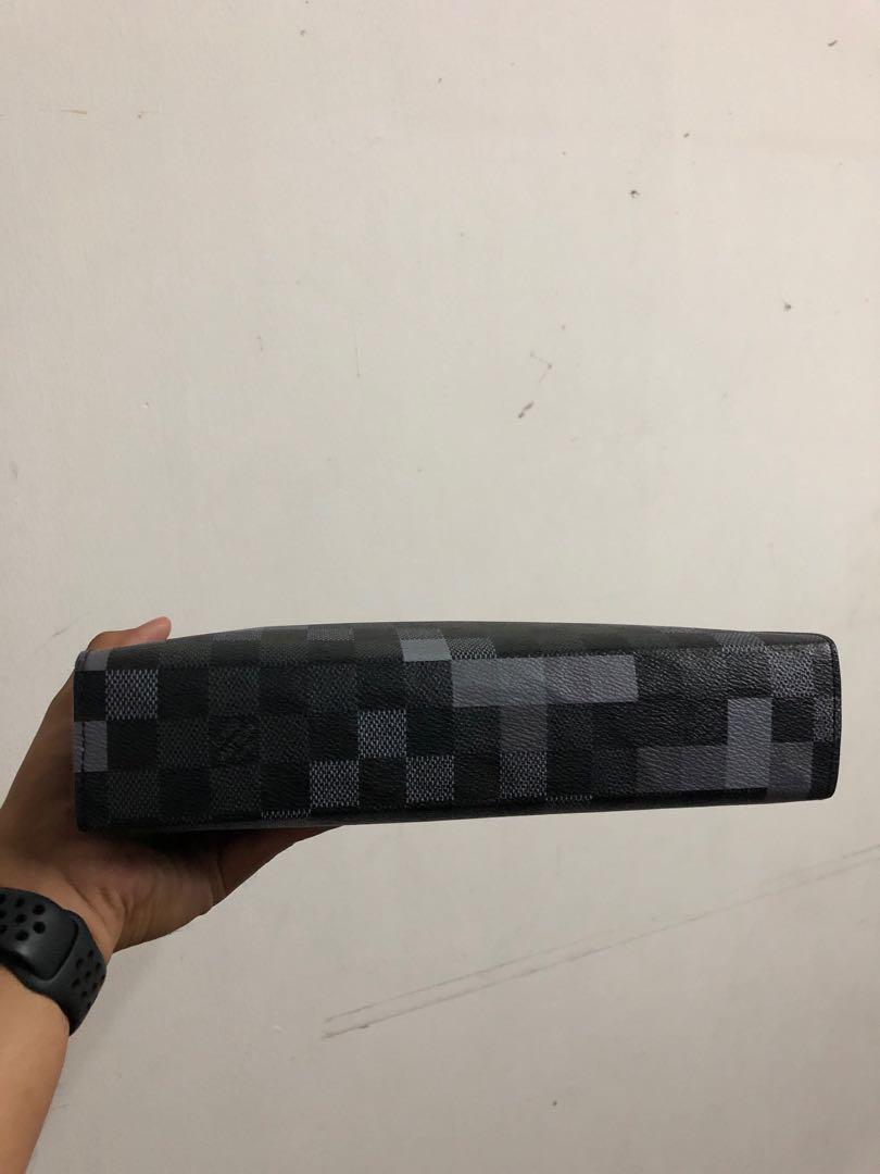 LV Damier Graphite Blue Pixelated Pochette Voyage, Barang Mewah, Tas &  Dompet di Carousell