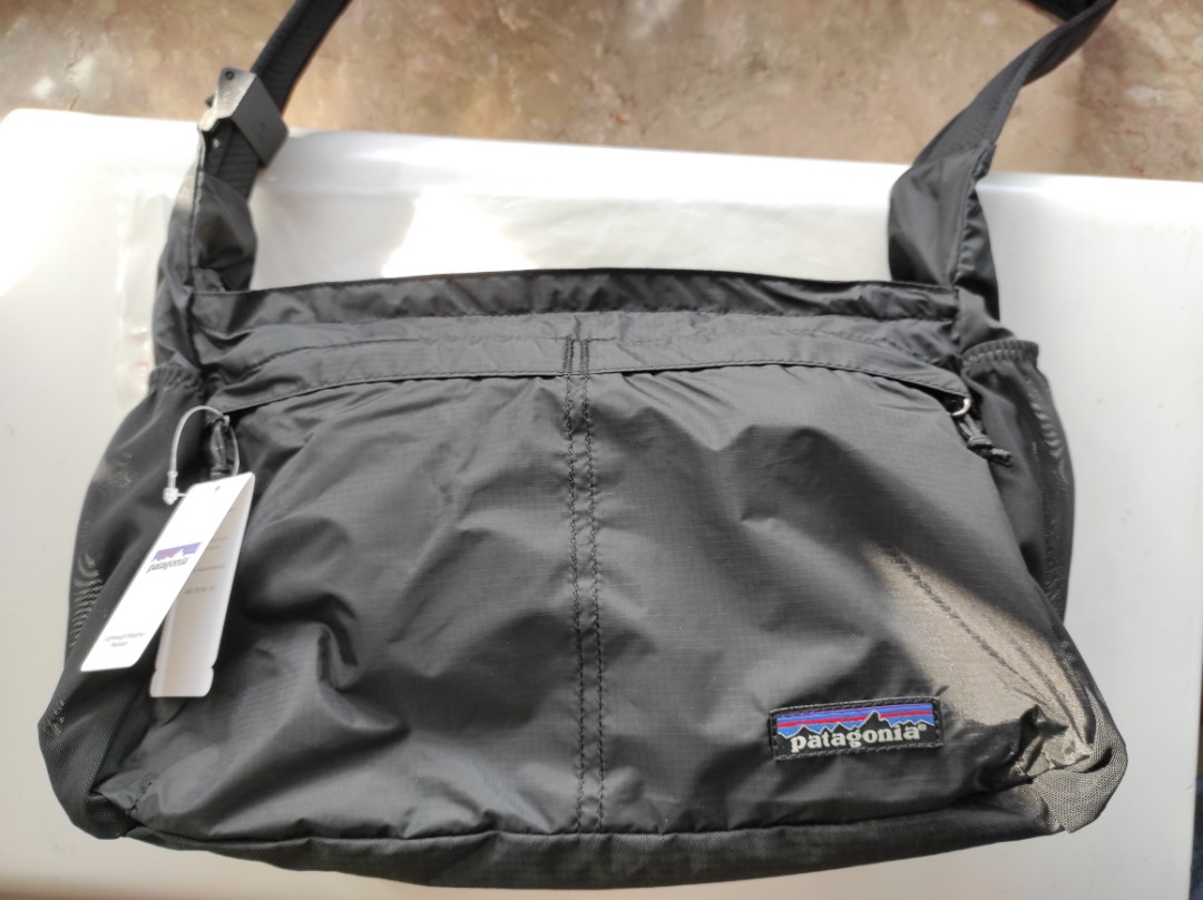 Patagonia Lightweight Travel Courier, 名牌, 手袋及銀包- Carousell