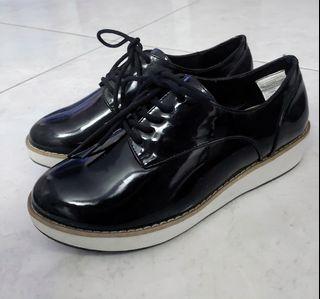 PAYLESS Black Shoes with shoelace