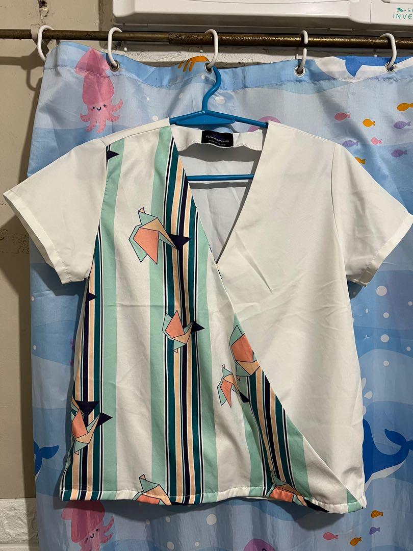 Plains and prints (Category: Blouses) located in Quezon City. Submitted by aagsly (Listing ID 1135500619, Image 1). Description: Medium size.