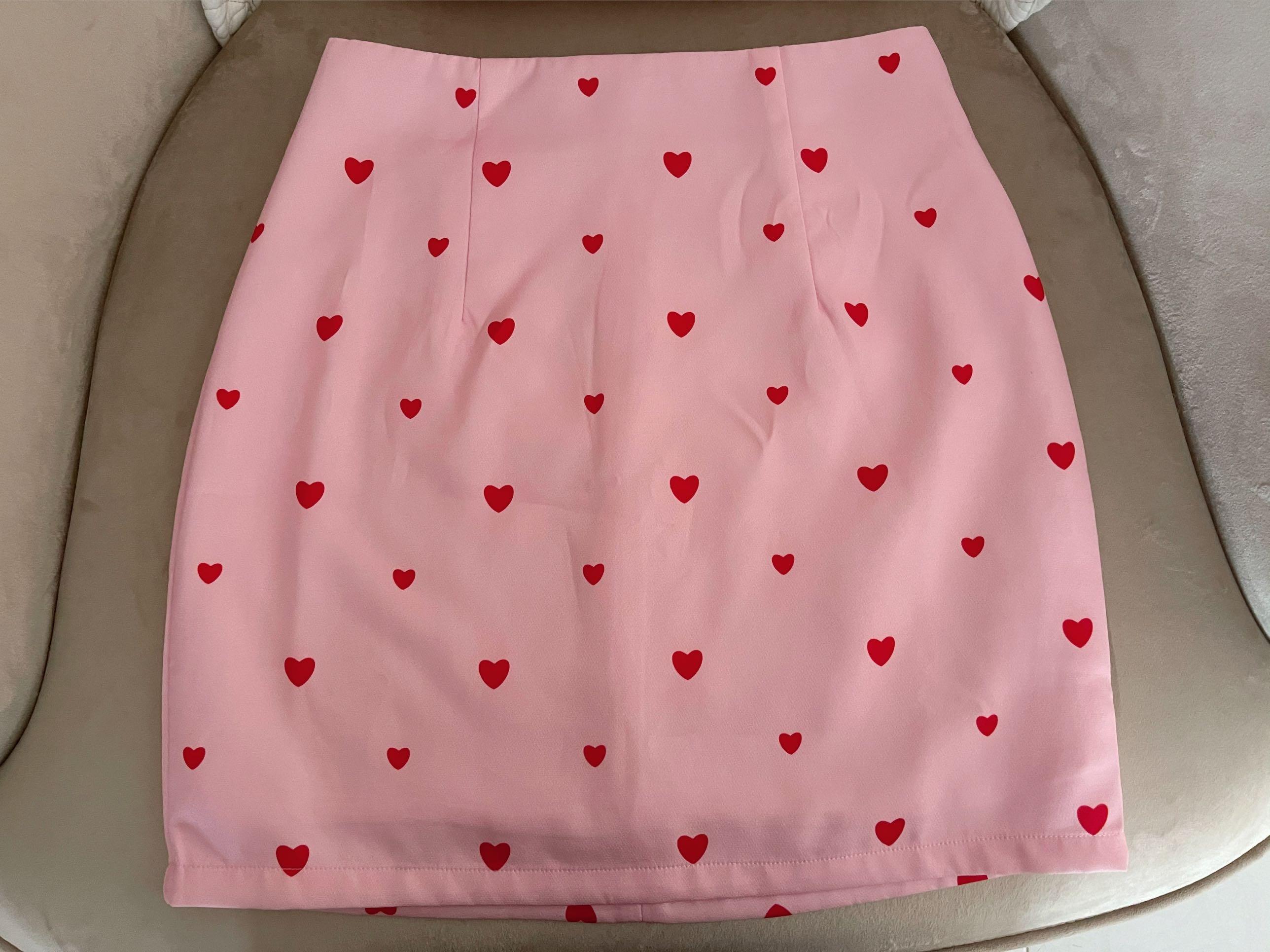 Pink mini skirt with red cheap hearts