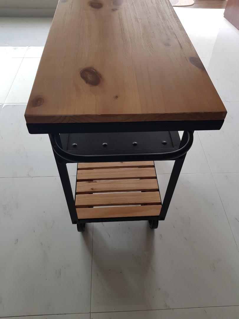 Solid tolley table to clear