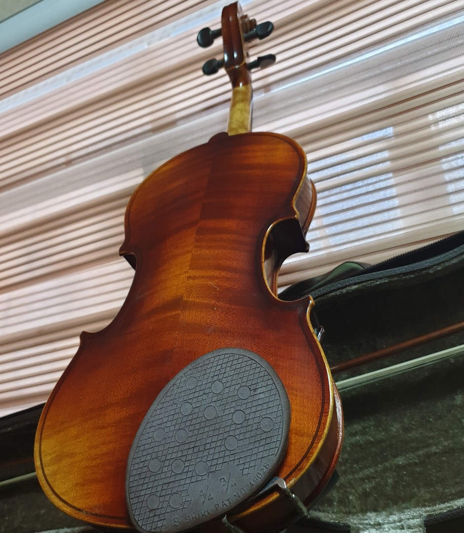 Vintage 1963 Suzuki Violin No.18 with Suzuki Bow, Hobbies & Toys