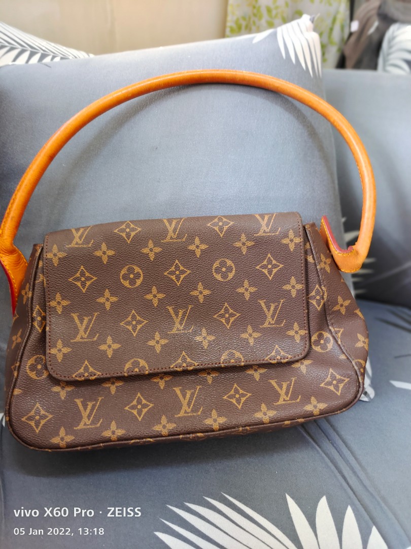 Vintage LV monogram shoulder bag, Women's Fashion, Bags & Wallets, Shoulder  Bags on Carousell