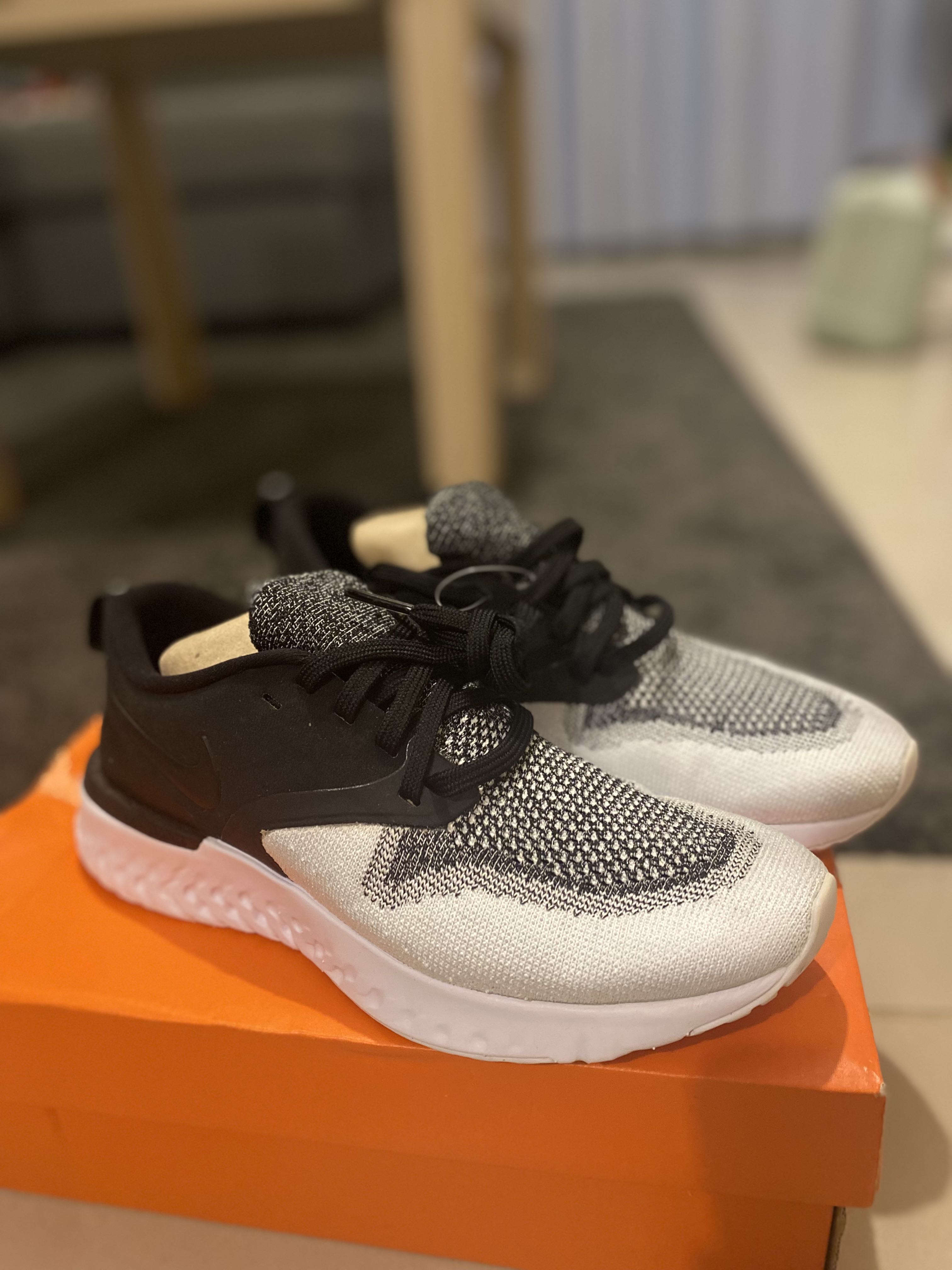 nike odyssey flyknit react 2