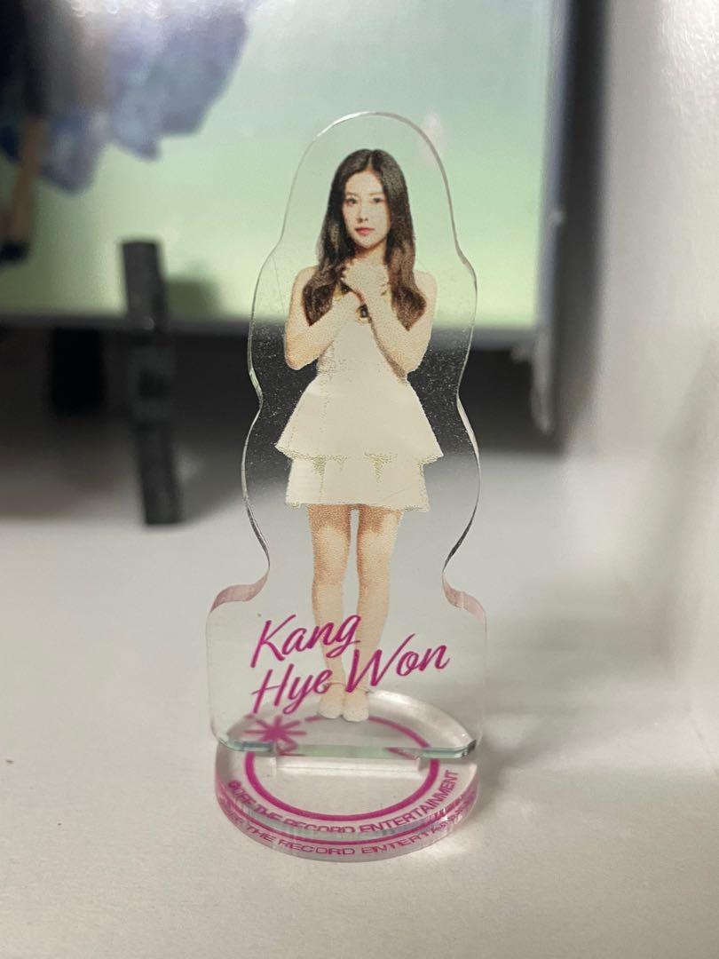 [WTS] IZONE IZ*ONE HYEWON EYES ON ME ERA MINI STANDEE, Hobbies & Toys ...