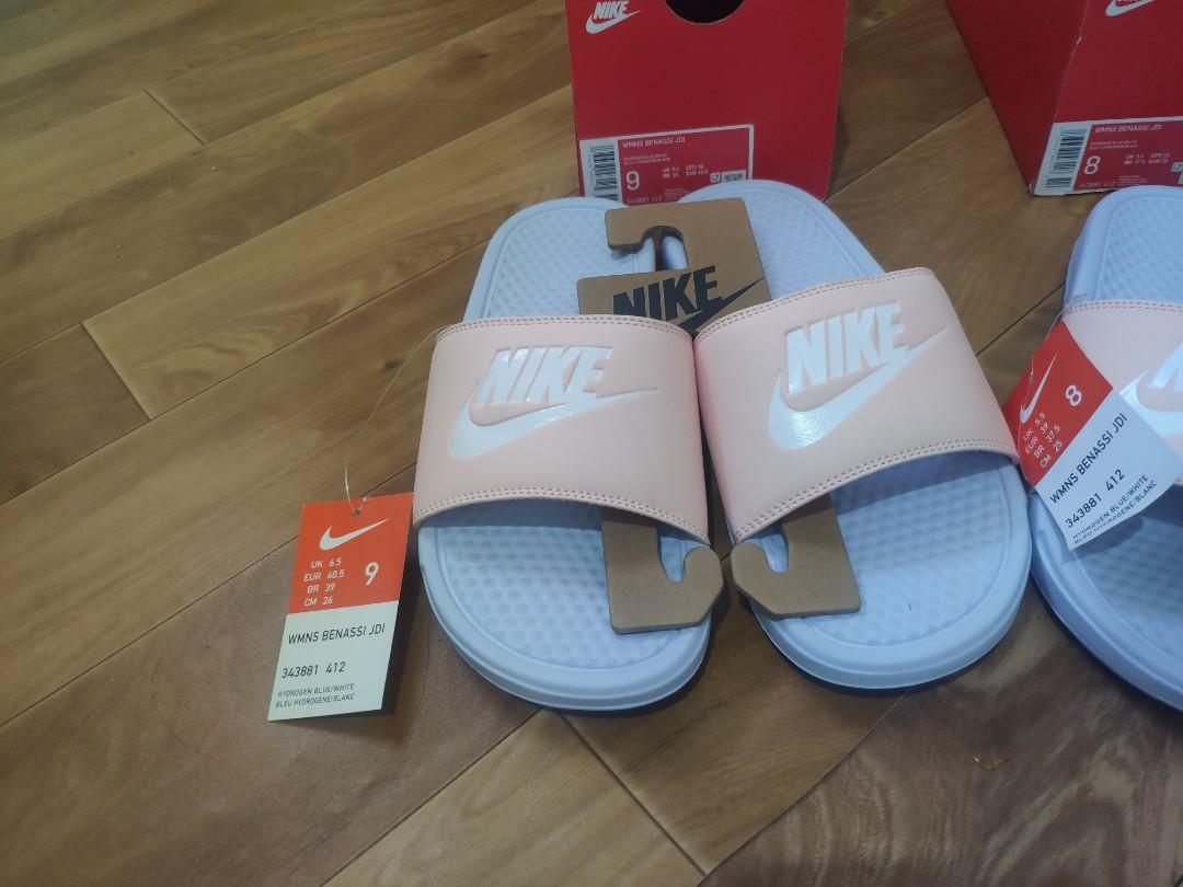 nike benassi slides size 8