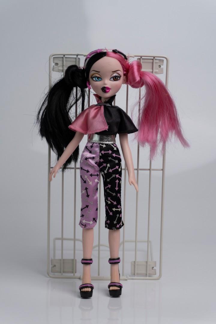 Bratzillaz doll Cloetta Spelletta the first edition, Hobbies & Toys,  Collectibles & Memorabilia, Vintage Collectibles on Carousell