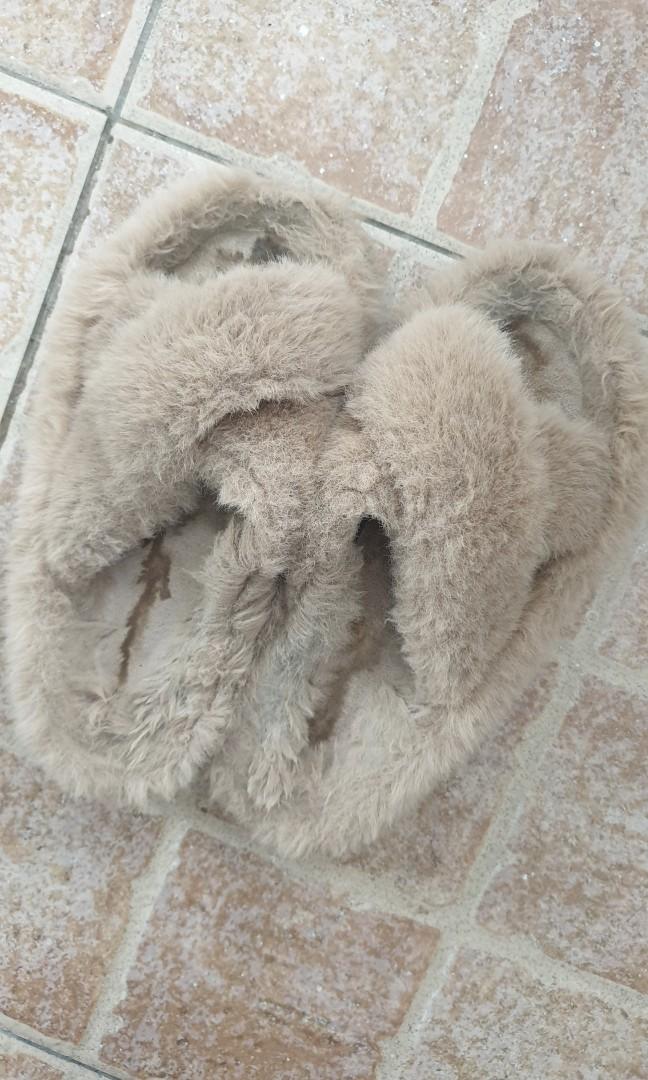 criss cross faux fur slides