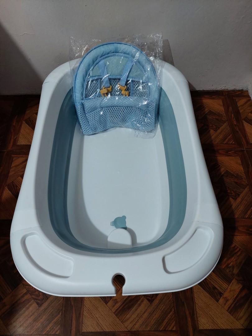 Foldable Bathtub with Bathmat (Category: Bathtub & Bath Accessories) located in Las Pinas. Submitted by warrior.warrior (Listing ID 1135651108, Image 1). Description: For 0-3 years old Foldable and durable. Dimension: Length - 32.5 inches Width - 20.5 inches Height - 8.5 inches No box but brandnew..