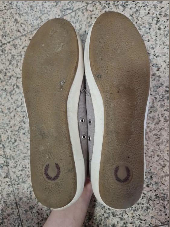 Fred Perry (Category: Casual shoes) located in Singapore. Submitted by goodstuff81 (Listing ID 1135752921, Image 2). Description: Shoe only, no box. Shoes are generally clean with little sign of wear and tear on the soles..