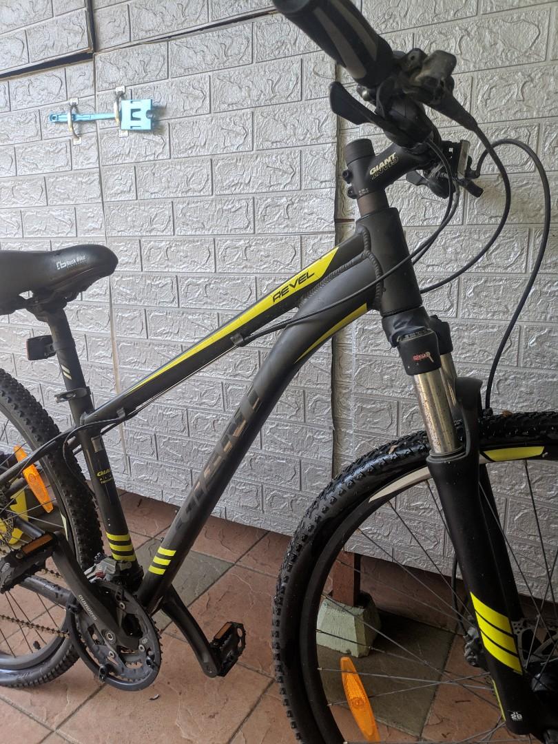 GIANT REVEL 29ER Mountain Bike