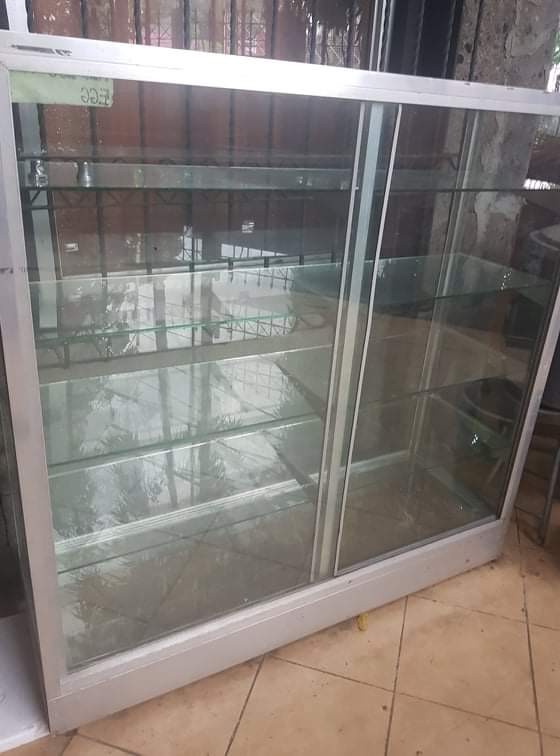 Glass display(stante), Furniture & Home Living, Furniture, Shelves