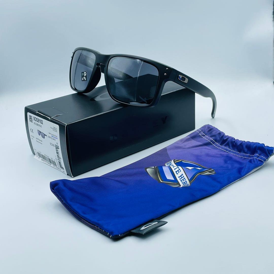 Oakley holbrook infinite hero top