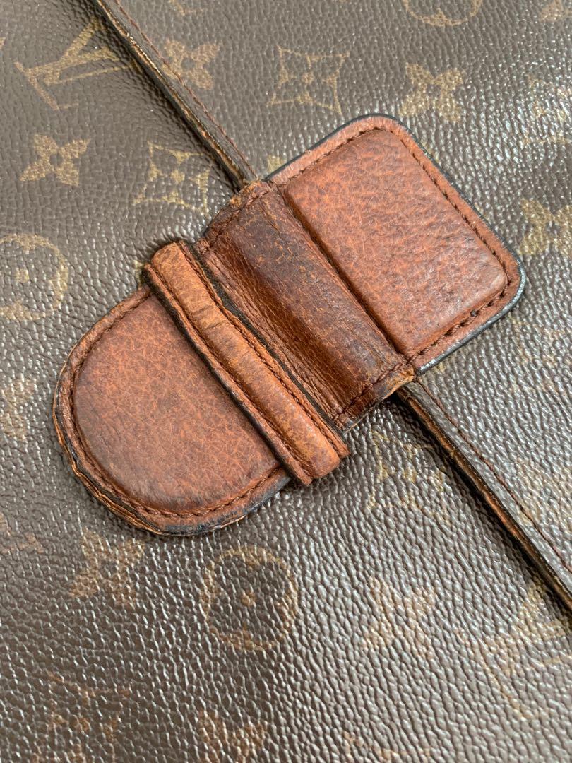 Louis Vuitton vintage docu bag (Category: Luxury Bags & Wallets) located in Manila. Submitted by lunaticbaby (Listing ID 1135689519, Image 2). Description: Authentic Vintage lv .