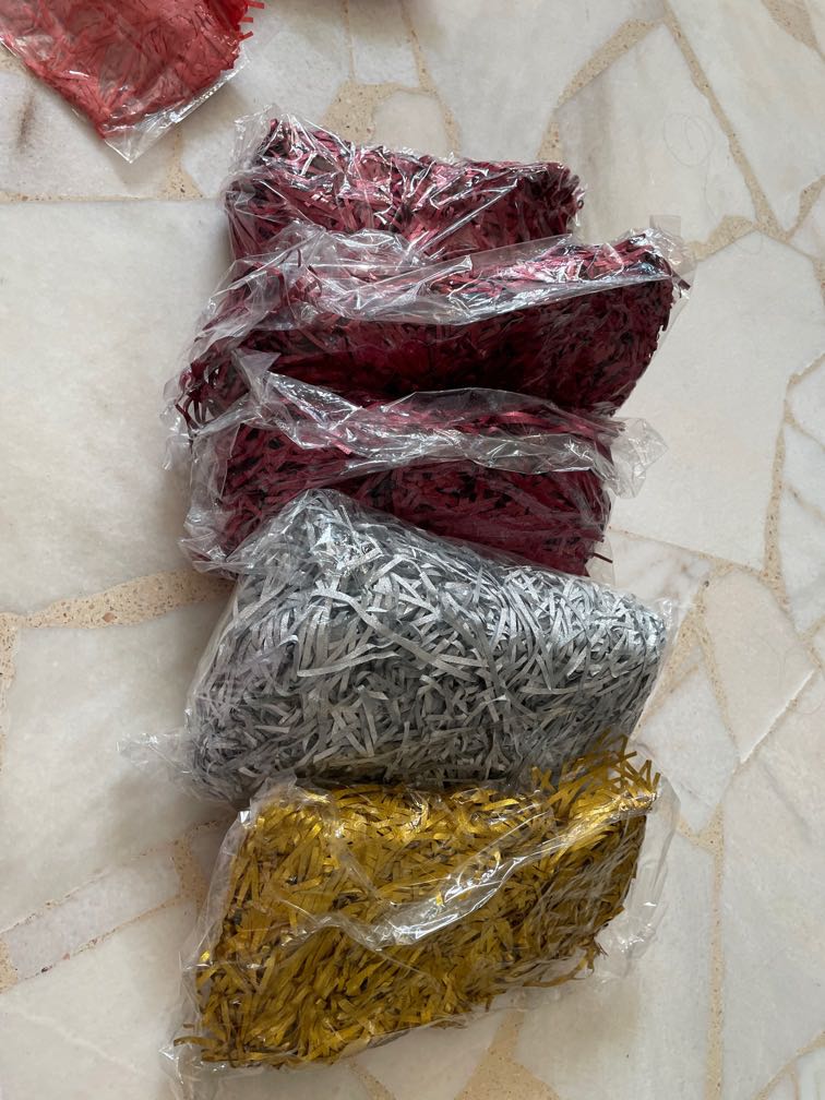 Metallic Shredded Paper  Red G 1641458686 F37e1793 