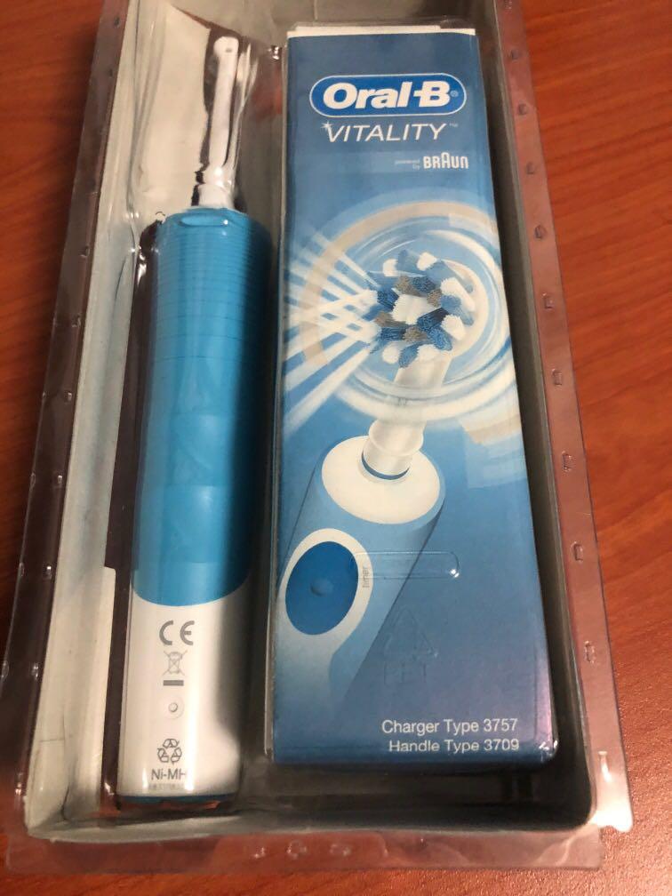 Oral B Vitality 2d cross action Electric Toothbrush, Beauty & Personal ...