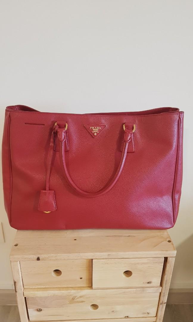 prada chest bolsa