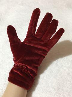 Red Velvety Gloves (Women)
