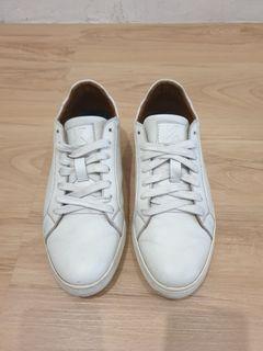 Sepatu sneakers minimalis putih kulit asli mirip common projects kalvert shoes