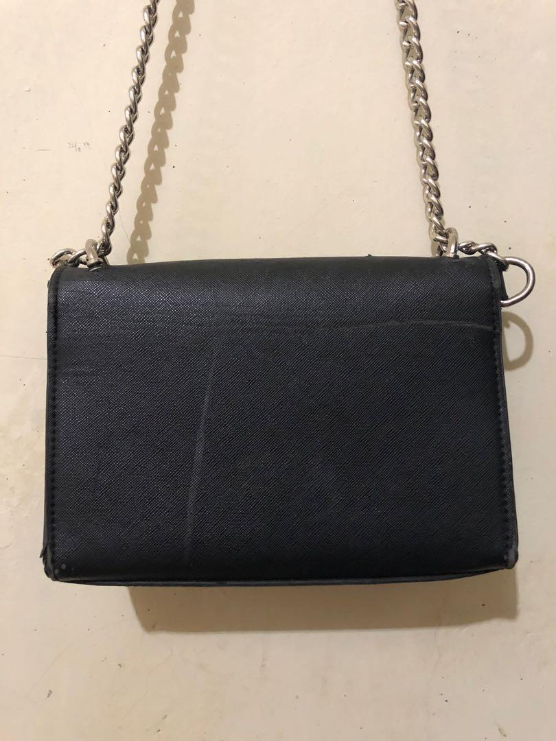 Sling Bag Bershka Black, Fesyen Wanita, Tas & Dompet di Carousell