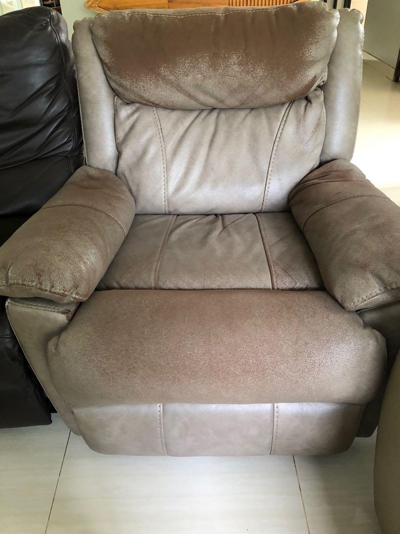 Sofa reclining 1 seater merk informa cheers Perabotan Rumah di Carousell