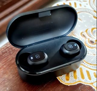 (Category: ) located in . Submitted by allearbuds_earphones (Listing ID 1135631898, Image 1). Description: .