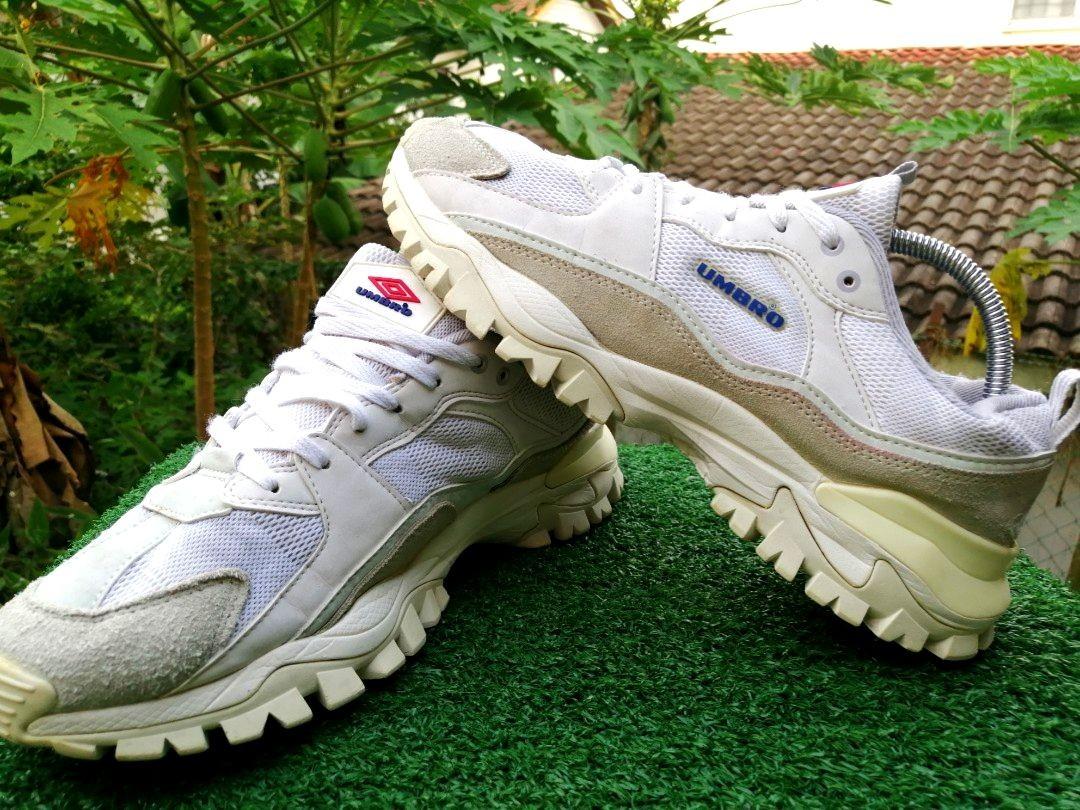 Umbro cheap bumpy white