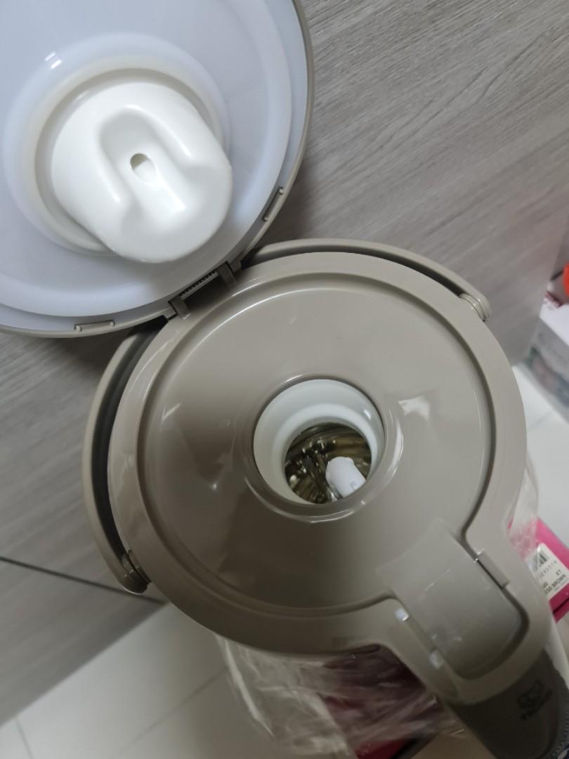 Vacuum flask Tiger brand 2.2L, TV & Home Appliances, Kitchen