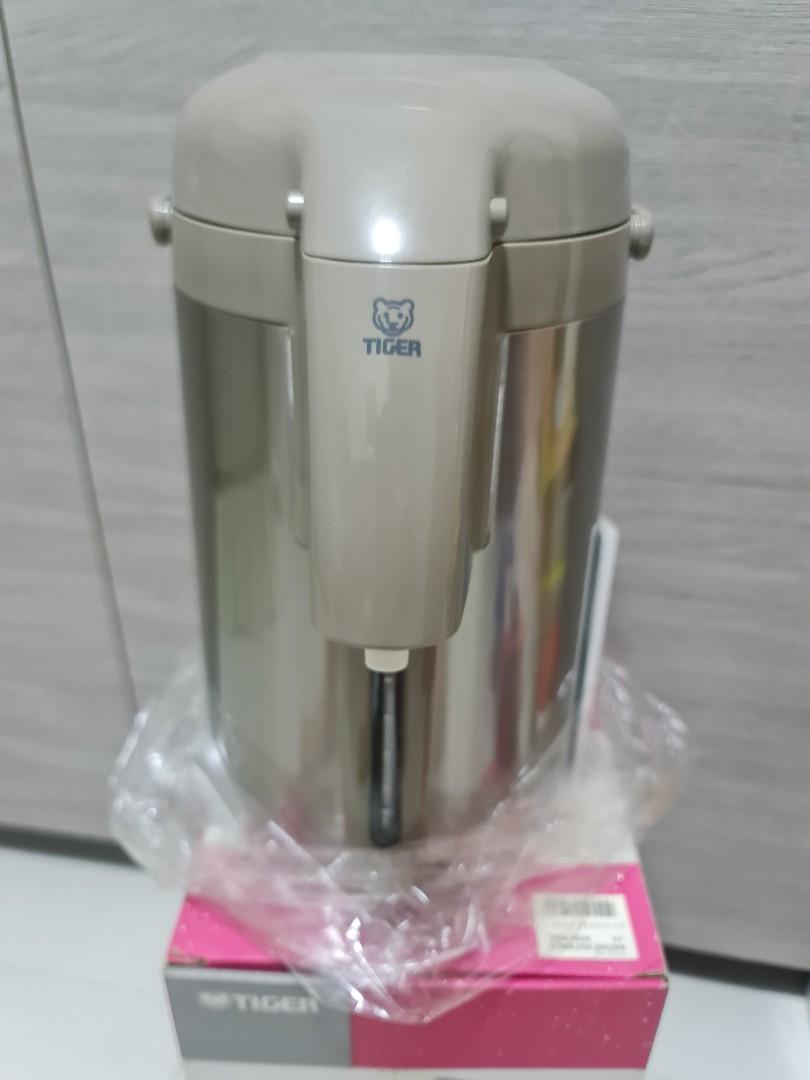 Vacuum flask Tiger brand 2.2L, TV & Home Appliances, Kitchen