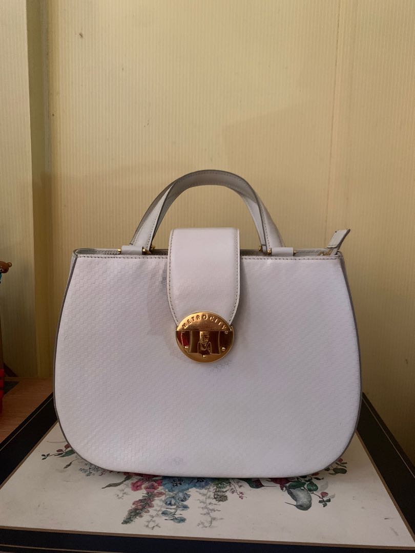 Vintage Metro City White Hand Bag, Women's Fashion, Bags & Wallets, Purses  & Pouches on Carousell