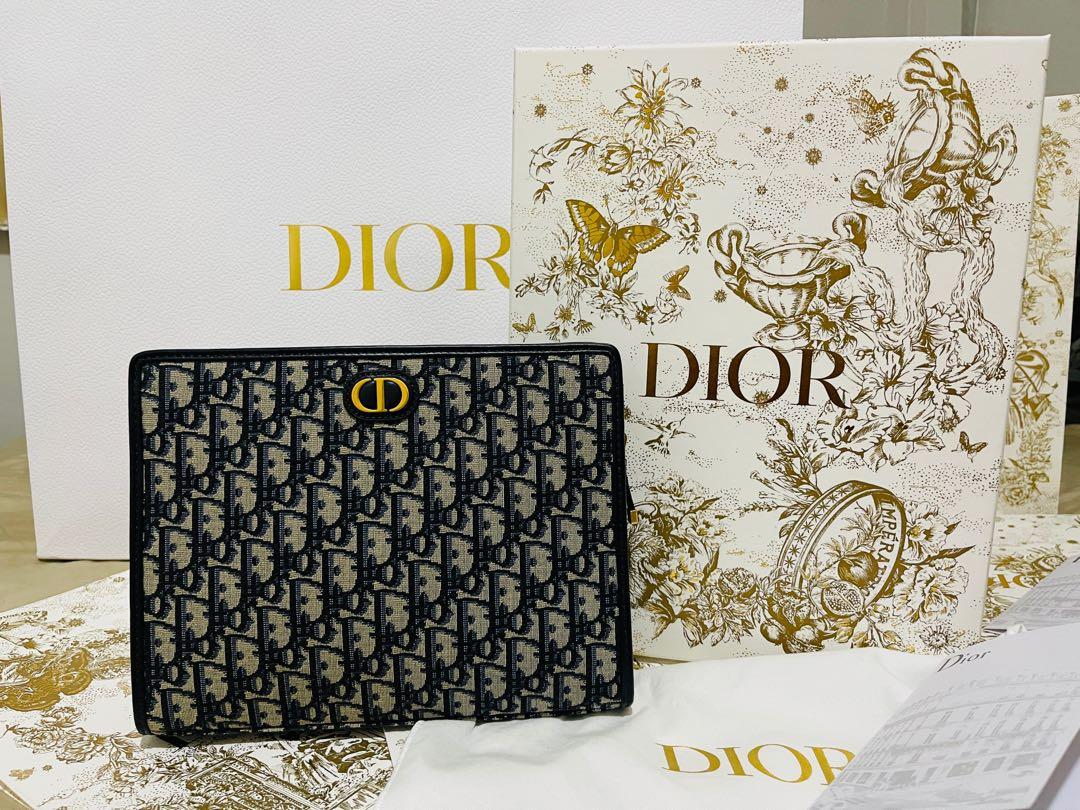 Blue Dior Oblique Jacquard MEDIUM 30 MONTAIGNE POUCH, Women's Fashion, Bags  & Wallets, Purses & Pouches on Carousell