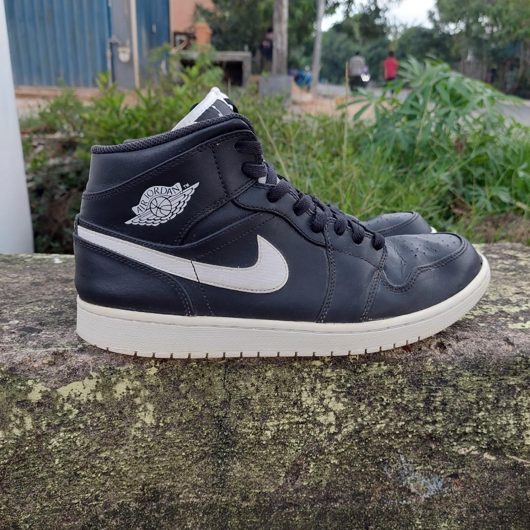 j1 mid black white