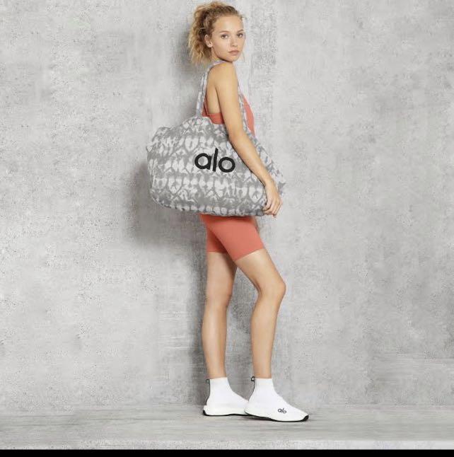 Alo Yoga Bag  Yoga bag, Alo yoga, Bags