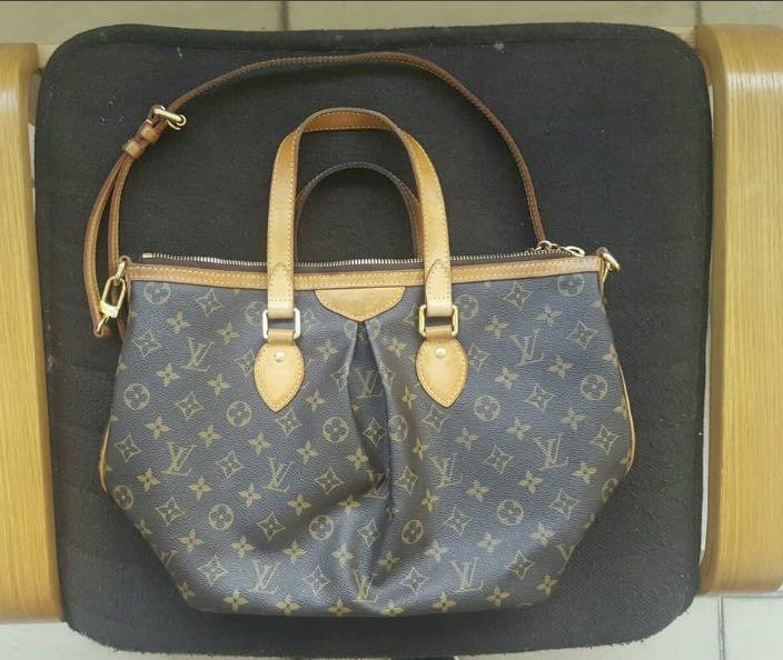 Authentic LV Palermo PM (Category: Luxury Bags & Wallets) located in Quezon City. Submitted by mkmsells (Listing ID 1136005827, Image 1). Description: Selling an AUTHENTIC Louis Vuittion Palermo PM. P38,980. Can do layaway. Sf c/o buyer #LV #louisvuitton#katespade#coach#chanel#balenciaga.