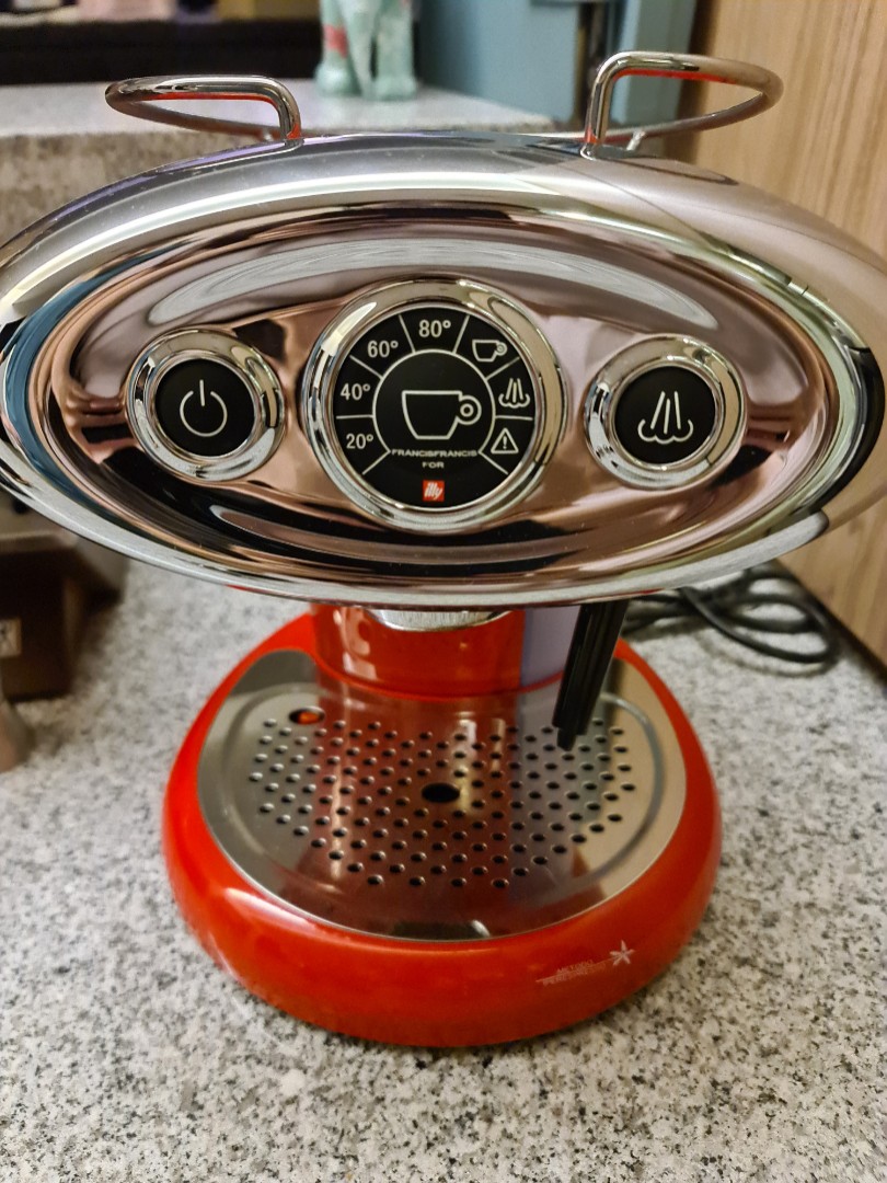 Coffee machine with Capsules ILLY Francis X7.1 iperEspresso red, TV