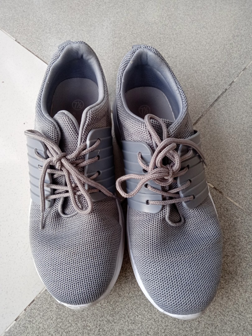Cross discount tracker shoes