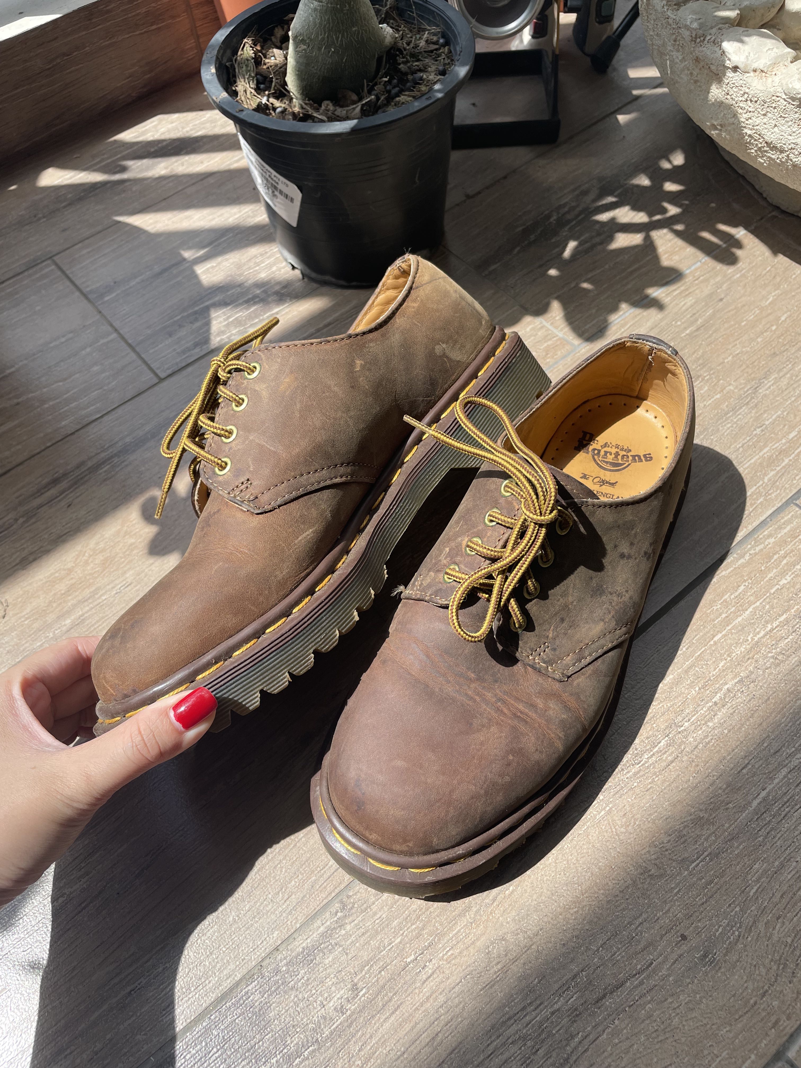 Dr martens clearance low cut brown