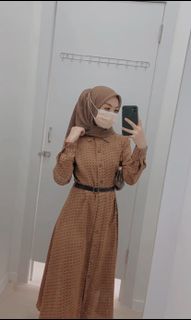 (Category: ) located in . Submitted by adelwardrobe_____ (Listing ID 1135974233, Image 1). Description: .